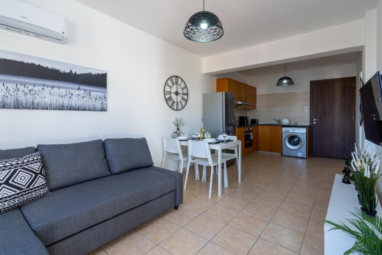 Polyn 1- Bedroom Apartment In Larnaca Luaran gambar