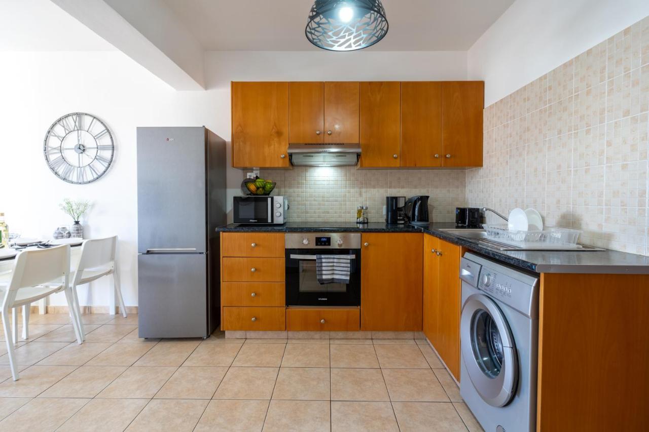 Polyn 1- Bedroom Apartment In Larnaca Luaran gambar
