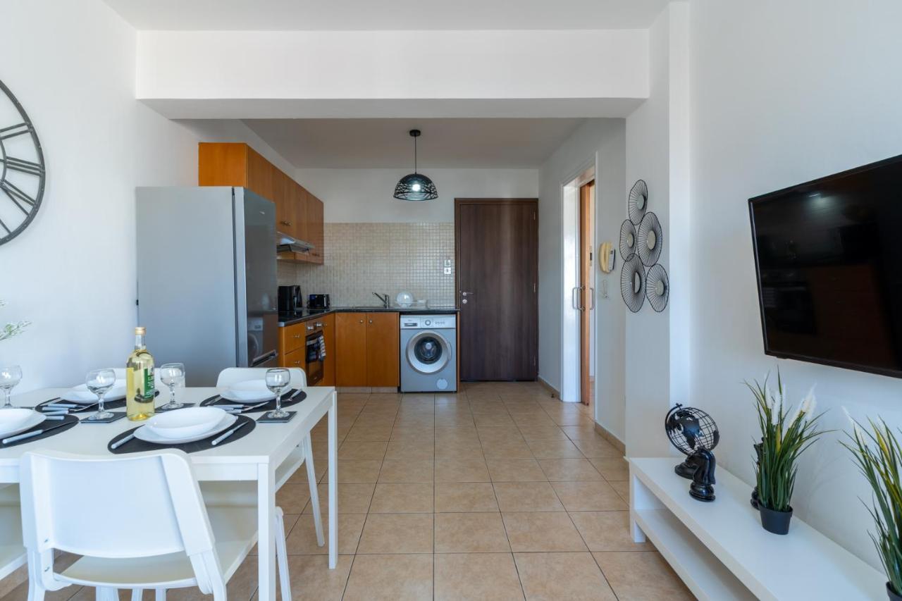 Polyn 1- Bedroom Apartment In Larnaca Luaran gambar